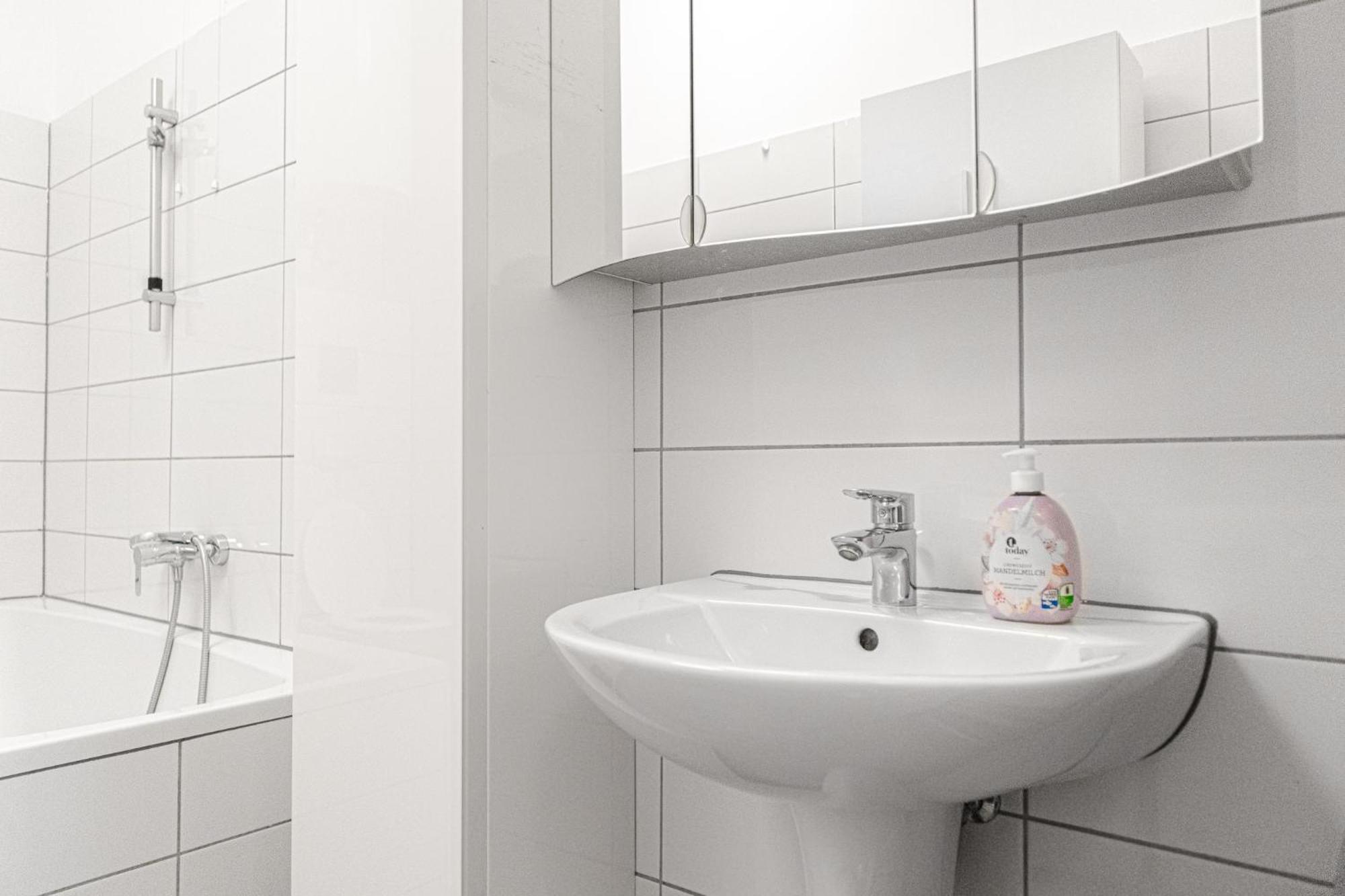 Lovely 2br Shared Apartment, Enkplatz U3, 15min To Center Apartament
